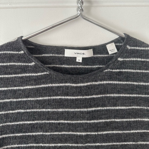 Vince 100% Wool Striped Crew Neck Fine Knit Lightweight Pullover Sweater Sz M - Picture 4 of 8